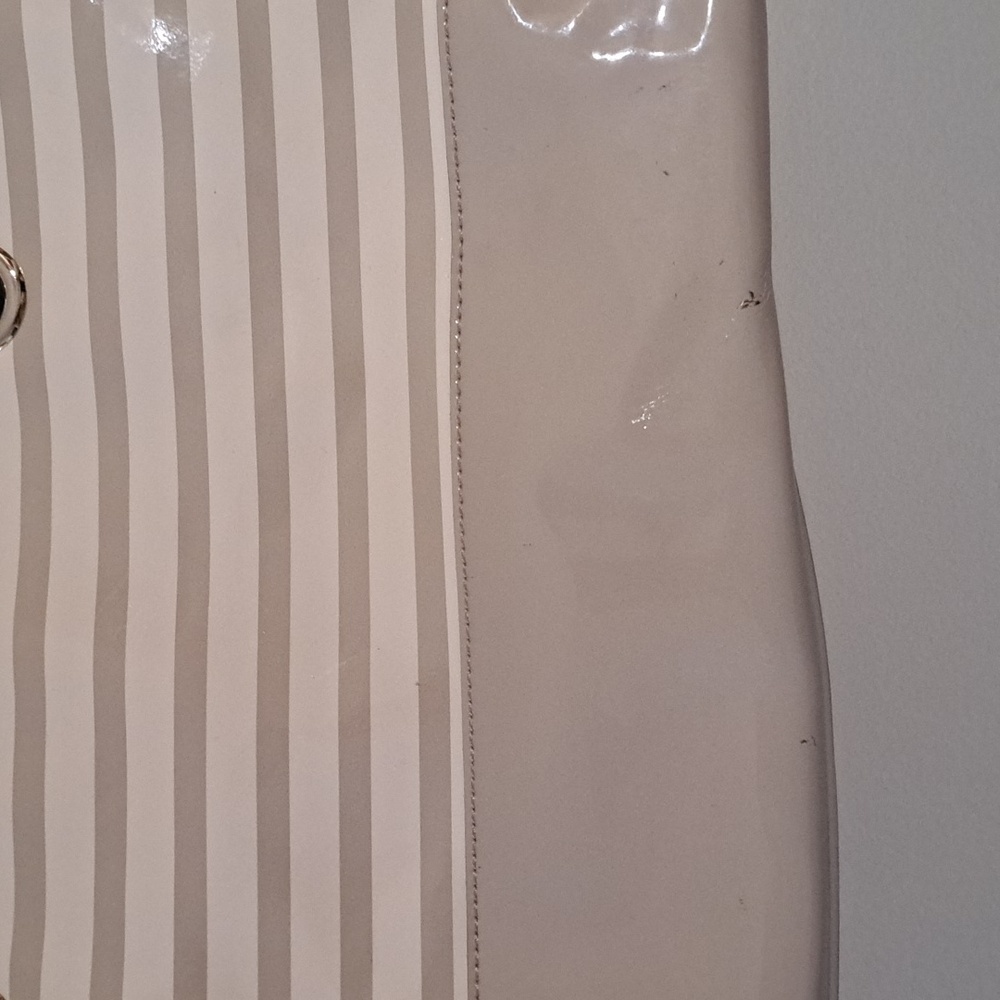 Kate Spade Elegant Beige Striped patent leather Handbag - Picture 5 of 10